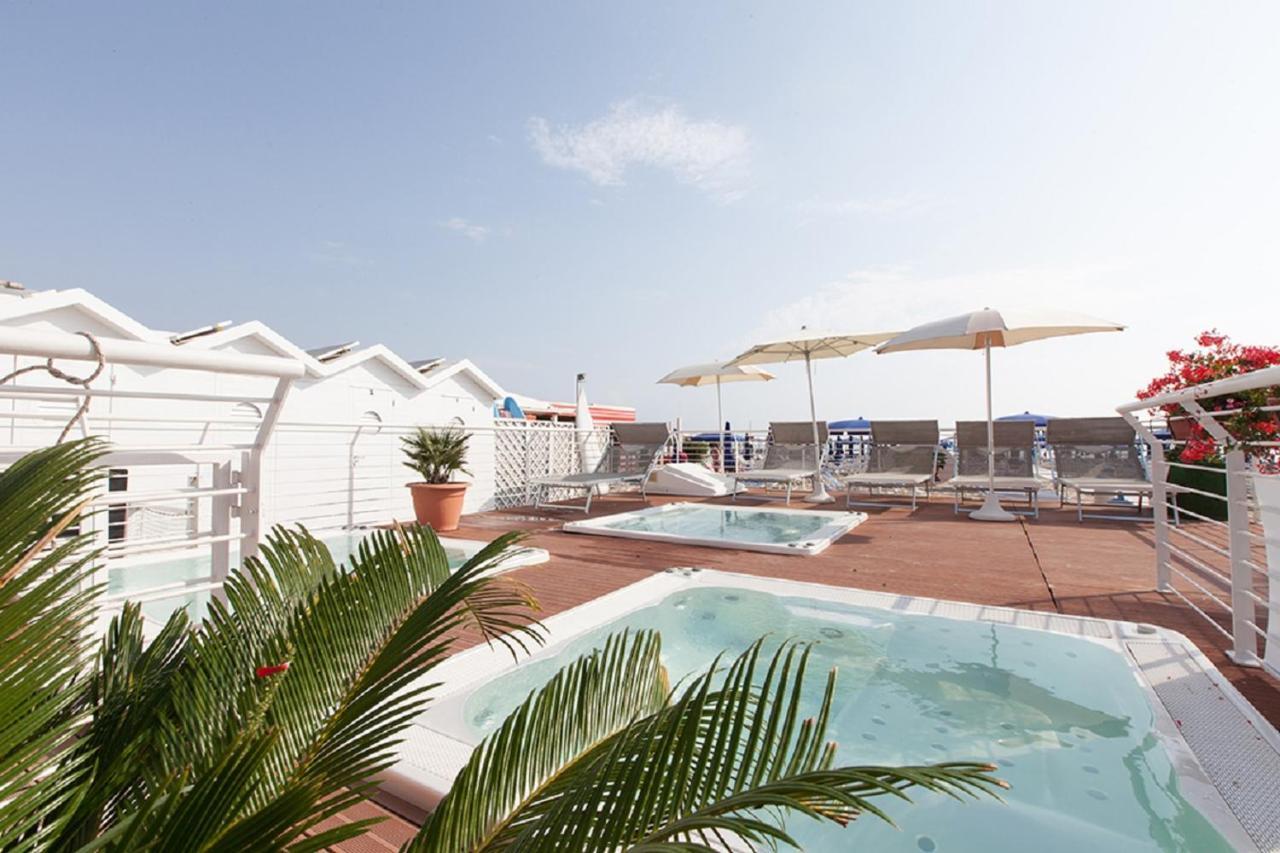 Riccione Beach Hotel - Enjoy Your Summer -Beach Village Incluso ภายนอก รูปภาพ