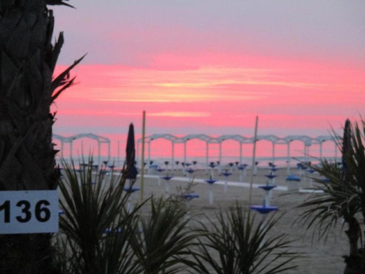 Riccione Beach Hotel - Enjoy Your Summer -Beach Village Incluso ภายนอก รูปภาพ