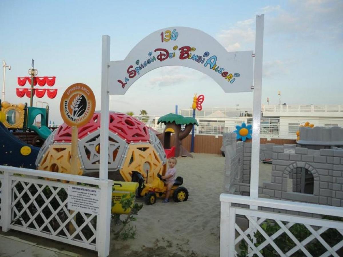 Riccione Beach Hotel - Enjoy Your Summer -Beach Village Incluso ภายนอก รูปภาพ